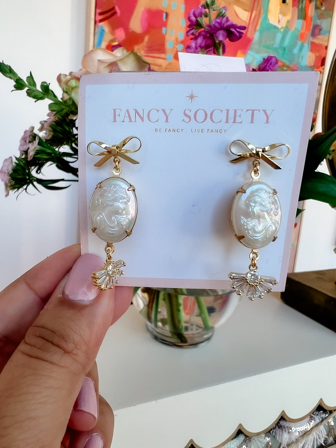 Vintage Lady Cameo White